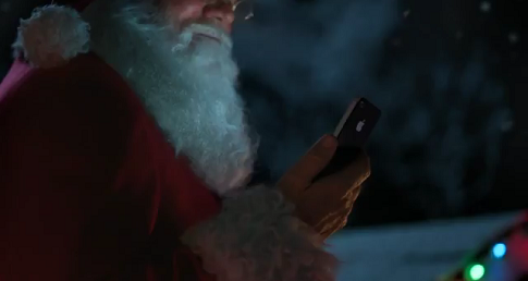 iPhone 4SのCM「Santa」